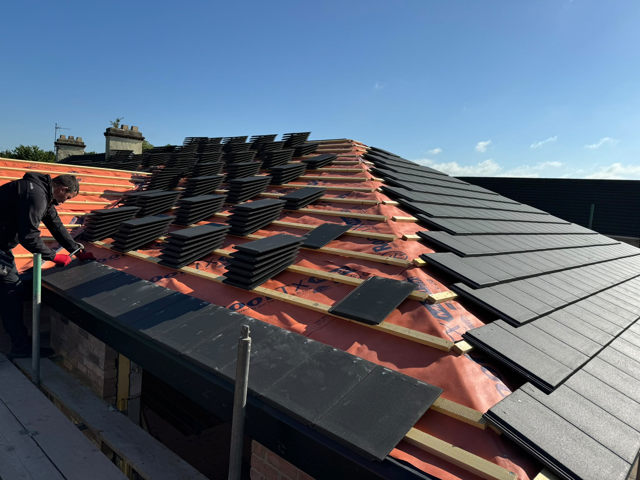 Laying charcoal roof tiles