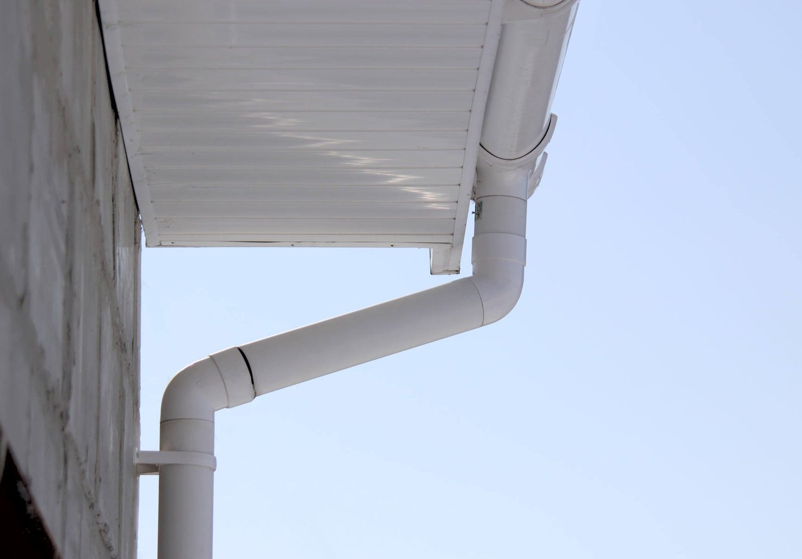 New UPVC guttering and downpipe fitted at the roofline